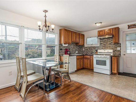 5th image of 299 Hillside Ave