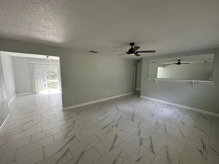 873 Nixon Ln — Photo 2