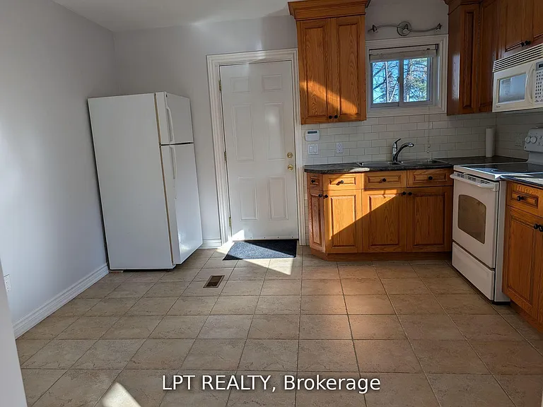 9 Atkinson Ave #MAIN — Photo 6
