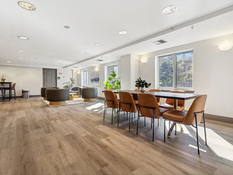 Sofi At 50 Forest — Photo 24