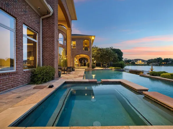 7 Paradise Point Dr