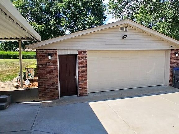 3rd image of 3805 Sedalia Trl