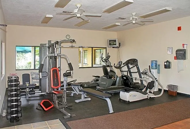 Fitness Center - now more equipment/ need new pic :)
