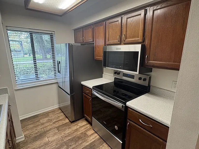 184 Riverbend Dr #101 — Photo 4
