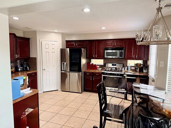 3rd image of 1507 Orchid Dr