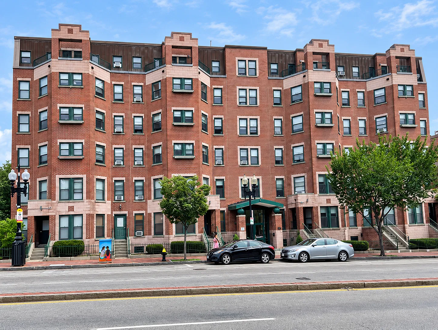 400 Massachusetts Ave — Photo 1