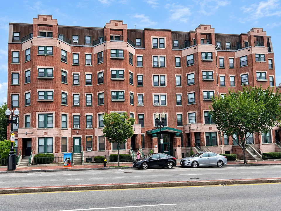 400 Massachusetts Ave