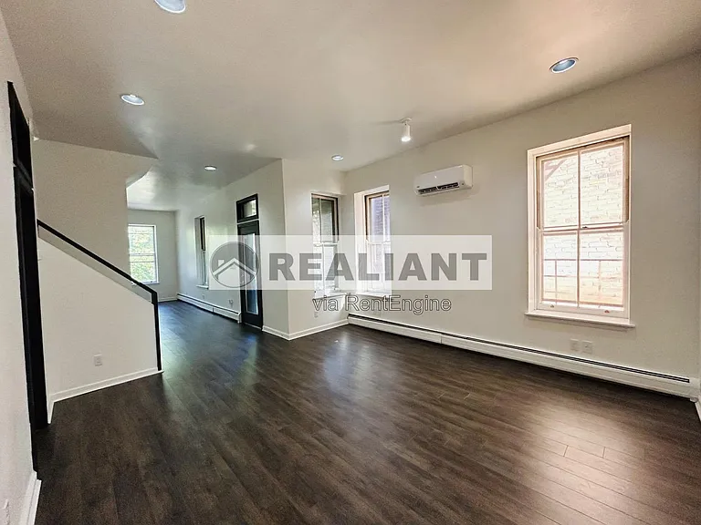 243 W 8th St #2 — Photo 19