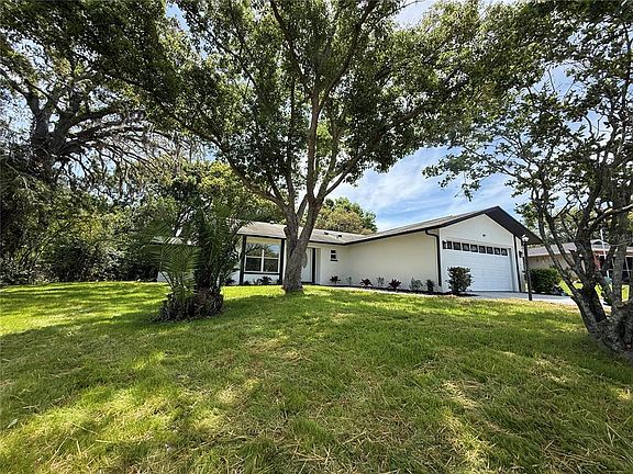 3rd image of 10501 Hardwood Ct