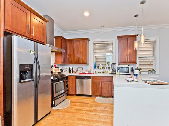 4th image of 3718 N Wilton Ave #1B