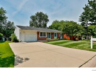 3235 Greenwich Ln, Saint Charles, MO 63301