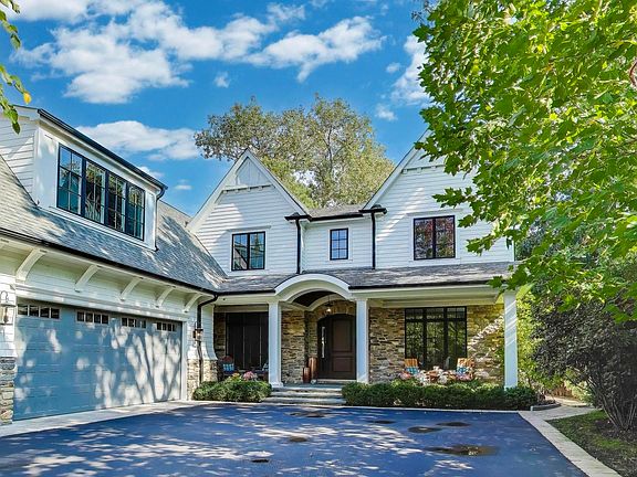 3rd image of 579 Greenwood Rd