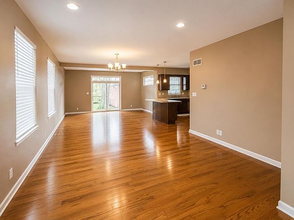 2nd image of 1302 Bobolink Rd