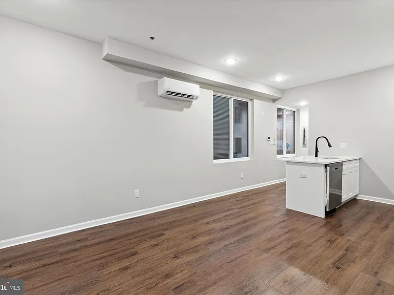 1230 N Marshall St #2F — Photo 11