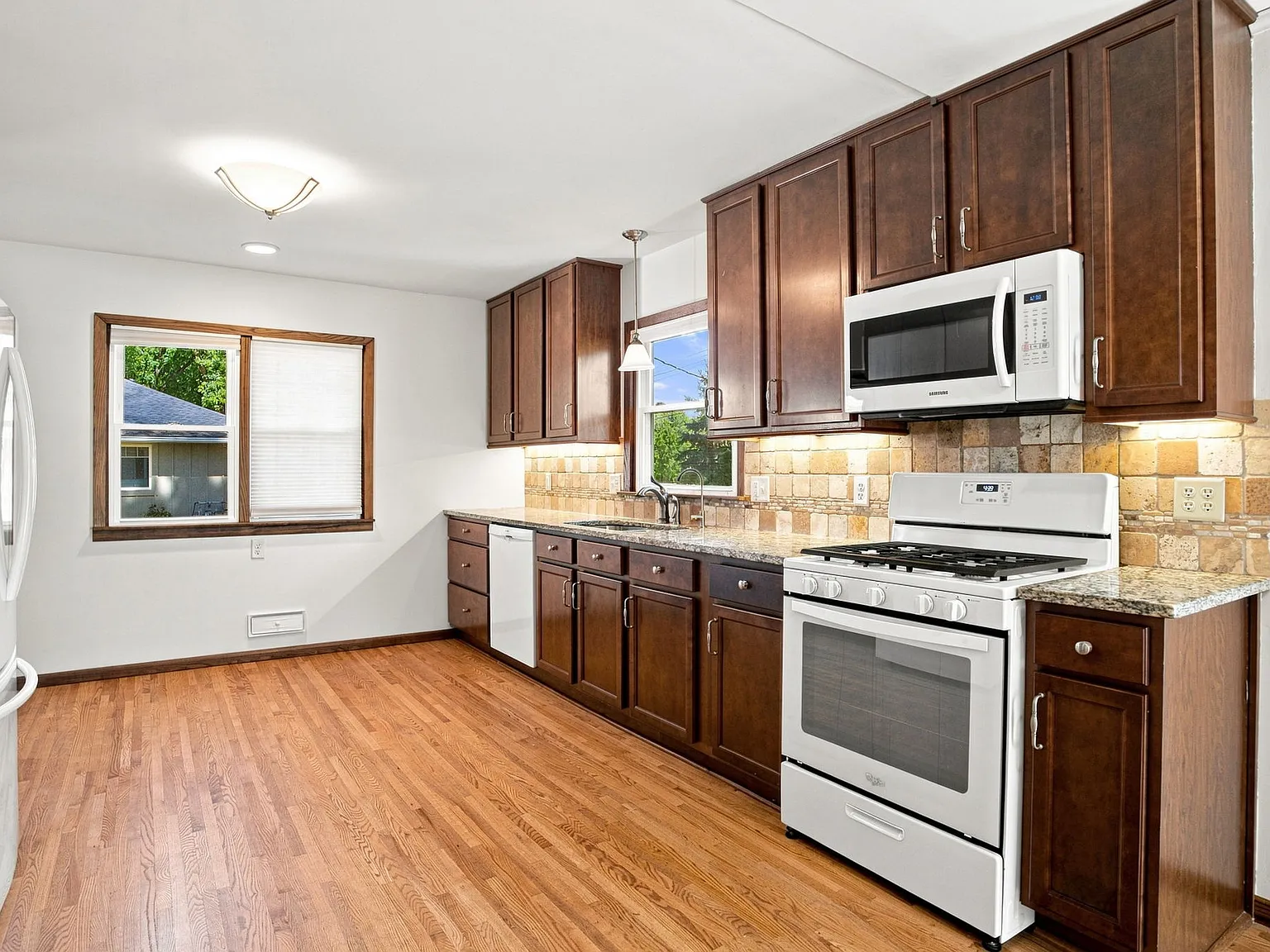 3 bed, 1764 sqft, $2,795 — Photo 3