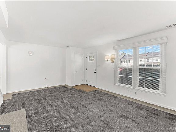 4th image of 20 Patrick Henry Ct