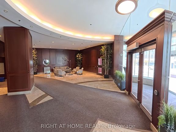 5th image of 234 Rideau St #1901