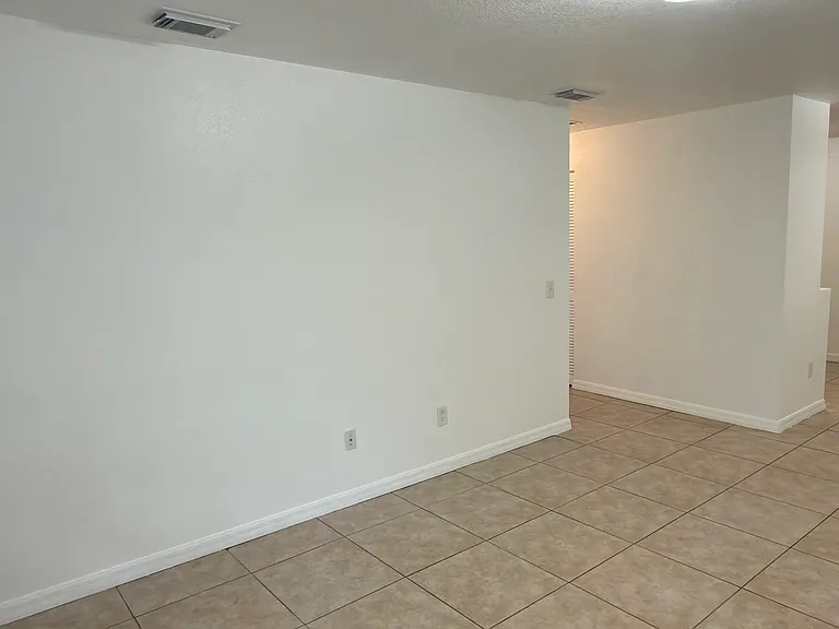 651 SW 9th St #7 — Photo 12