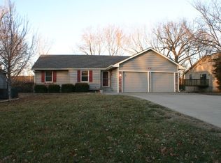 6718 SW Swonthold Rd, Topeka, KS 66614