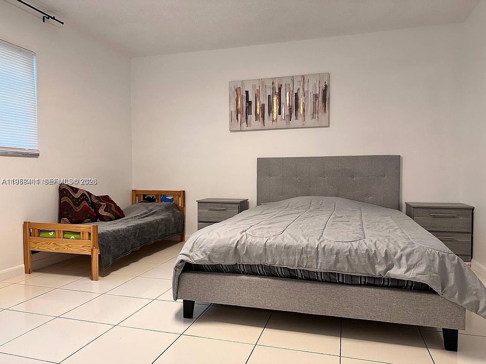 2nd image of 319 NE 14th Ave APT 106