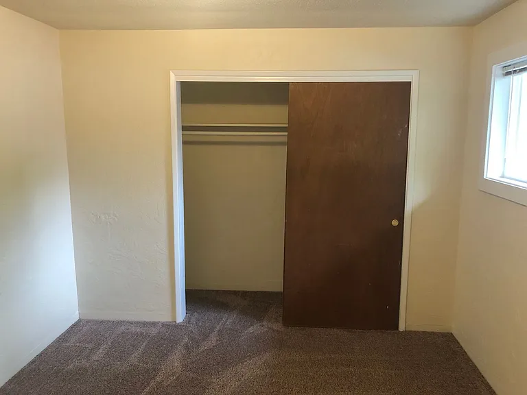 323 E 18th Aly — Photo 10