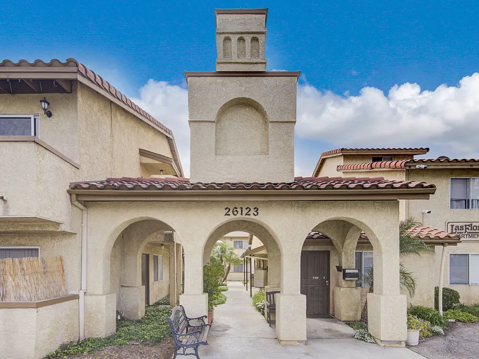 Las Flores Apartments