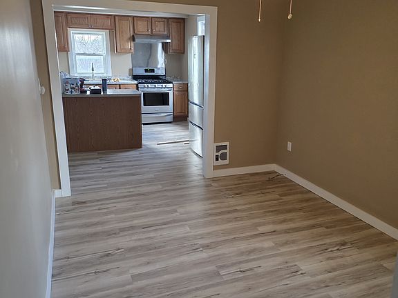 3rd image of 144 Balm St APT 2