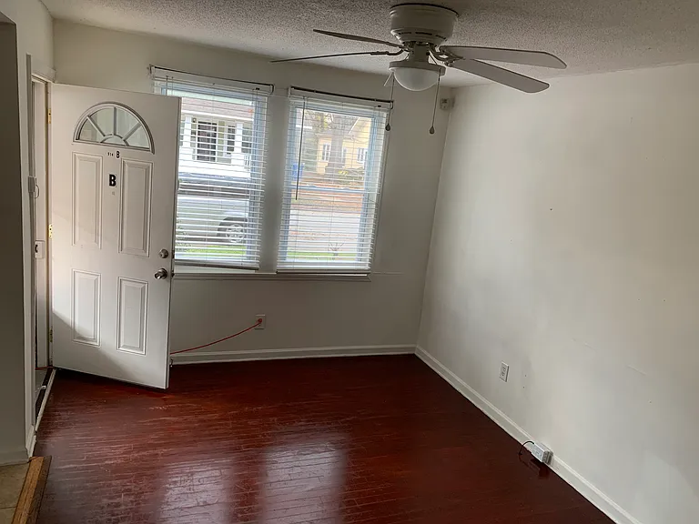 914B Lancaster St — Photo 5