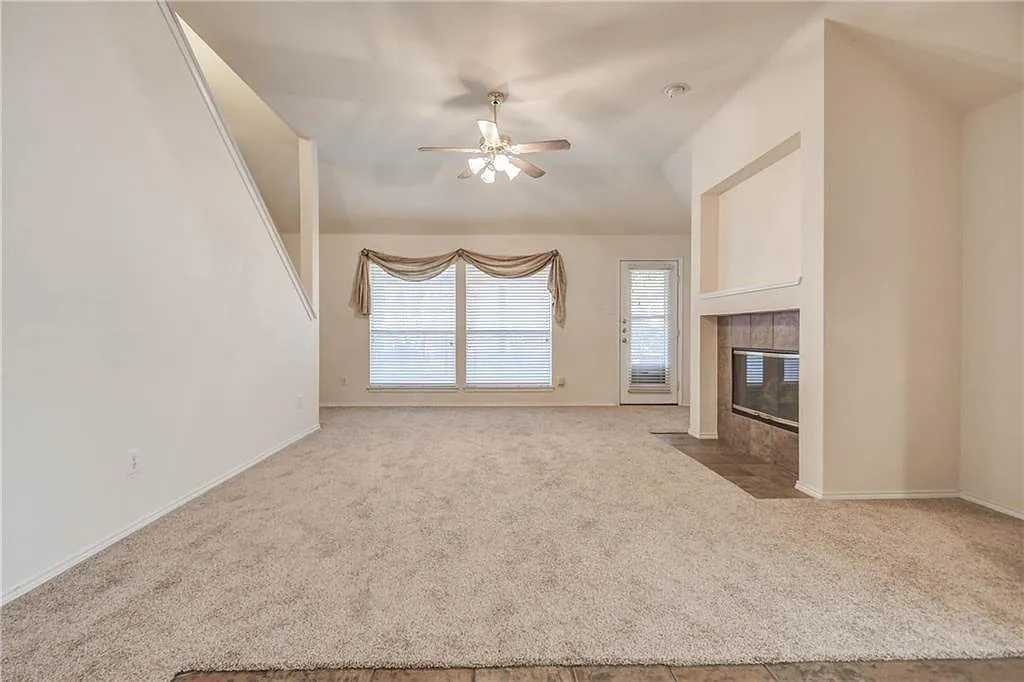3 bed, 2260 sqft, $2,395 — Photo 4