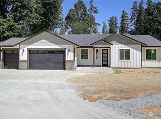 332 Rateau Dr, Camano Island, WA 98282
