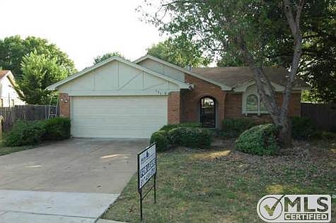 1st image of 906 Cherry Laurel Ln