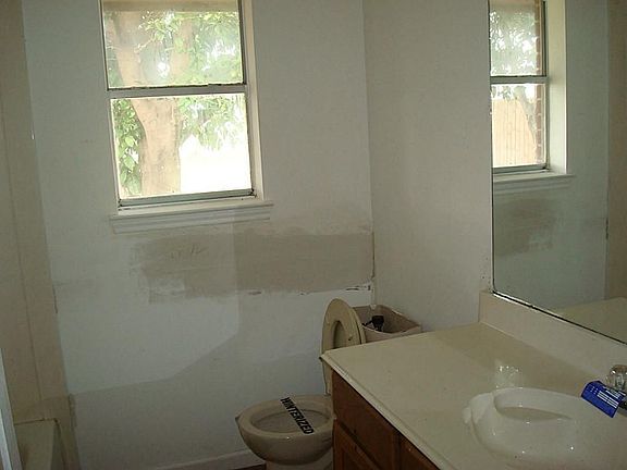 4th image of 7826 Log Hollow Dr