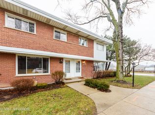 110 E Lincoln St, Mount Prospect, IL 60056