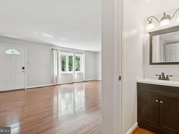 5th image of 492 Norvelle Ct