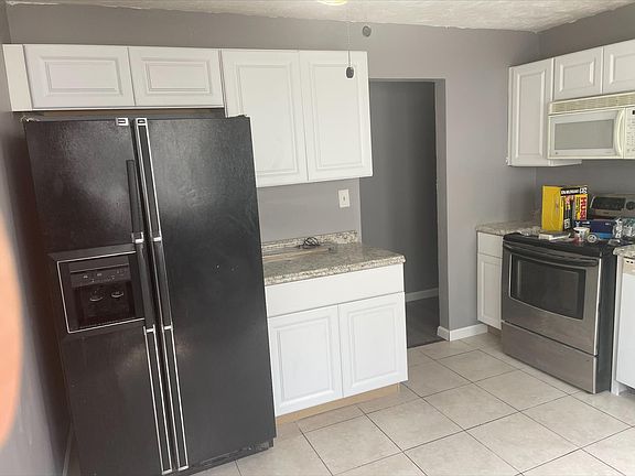 2nd image of 3595 Beaumont Dr