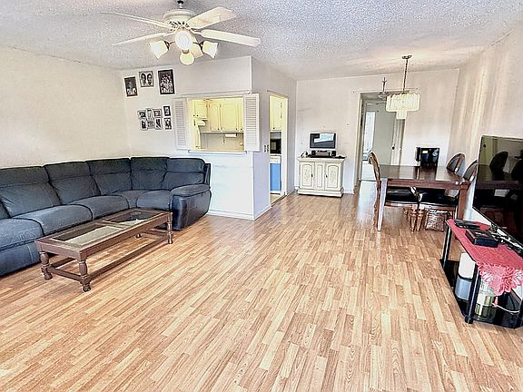 4th image of 122 Oakridge I