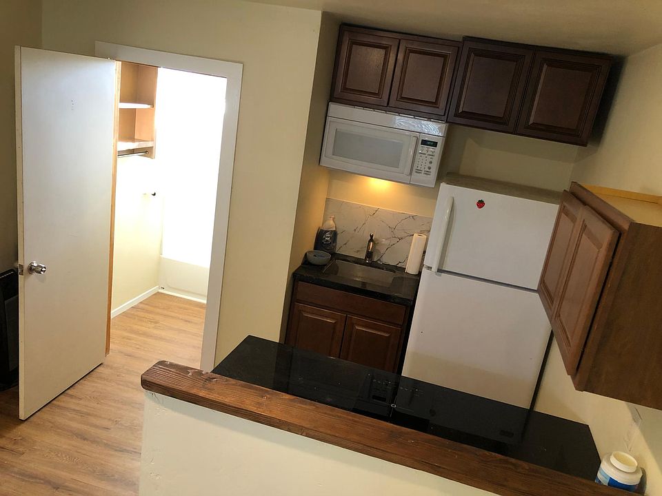 2nd image of 1021 Vondell Dr