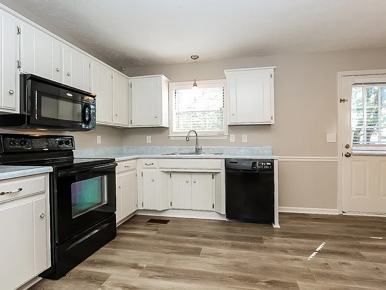 386 Park Ct E — Photo 9