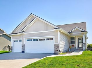 405 Shiloh Rose Pkwy NW, Bondurant, IA 50035