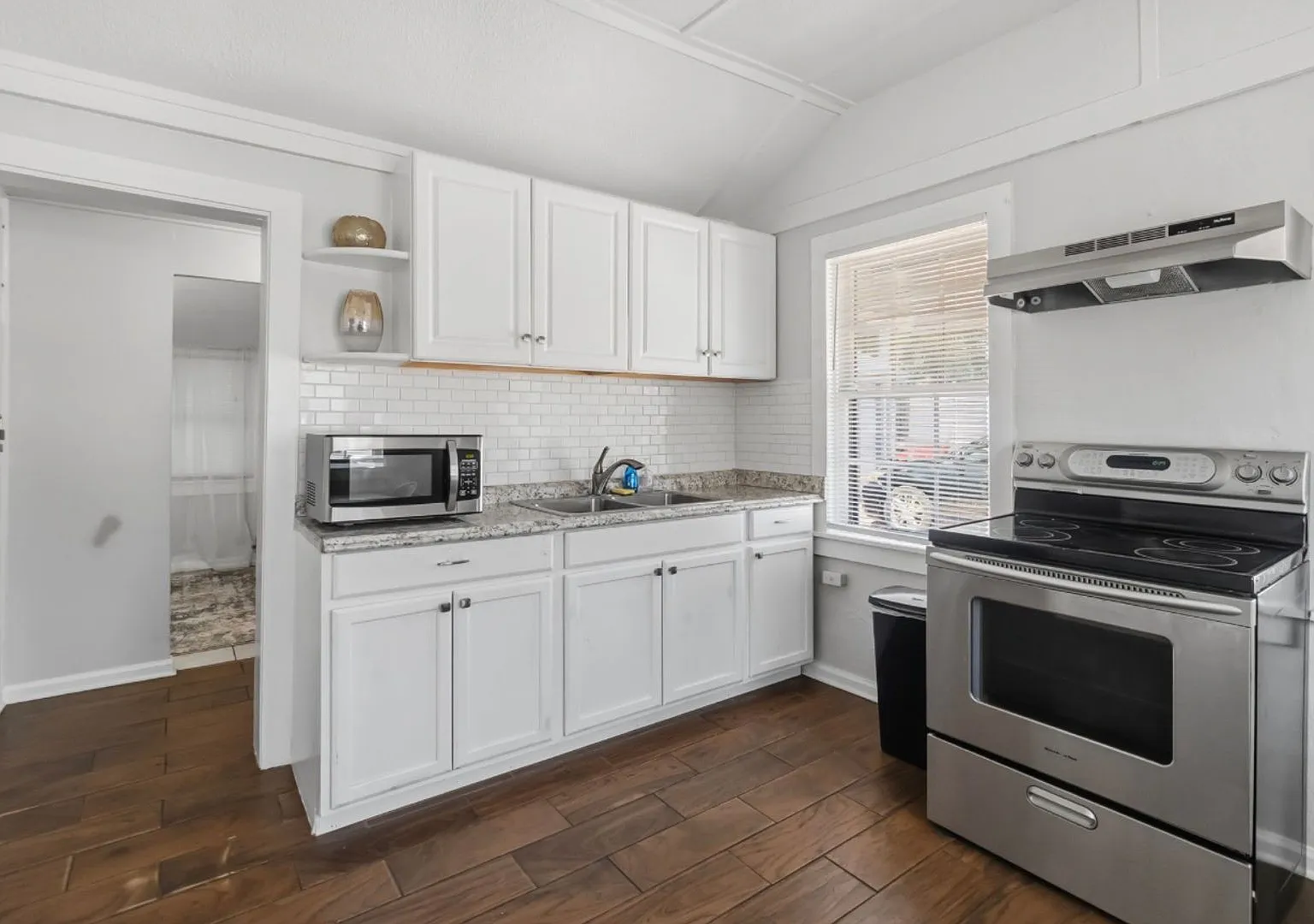 Charming 3-Bed Main Home + Detached In-Law Suite with Kitchen & Bath - 1 Block to Downtown — Photo 4