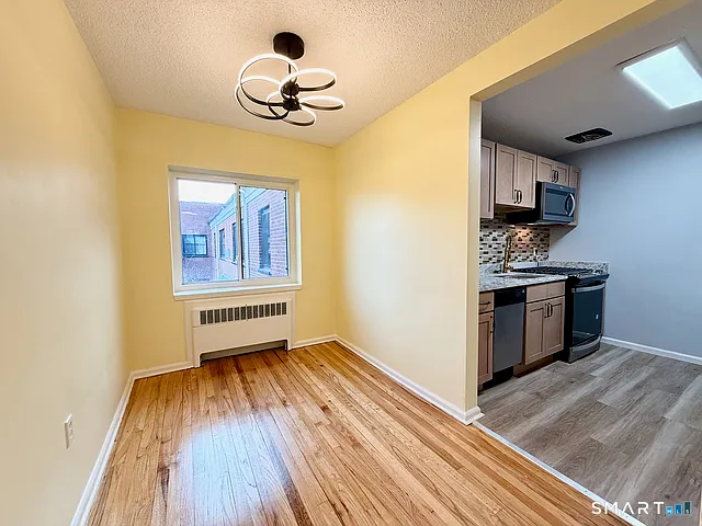 570 Whitney Ave #L3 — Photo 4