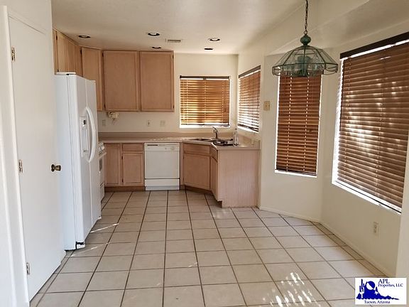 2nd image of 2531 W Camino De La Caterva