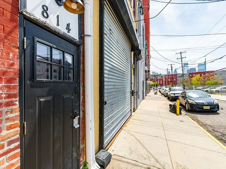 814 N Broad St — Photo 18