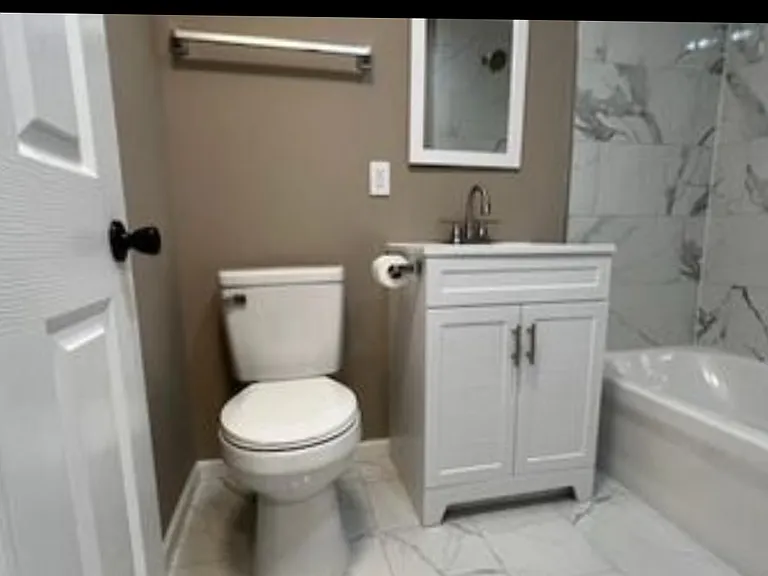 140 N Lindberg St — Photo 12