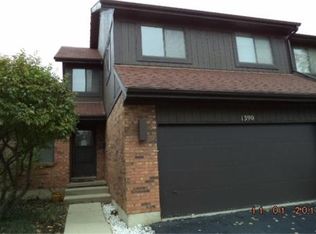 1390 Creekside Ct, Elgin, IL 60123