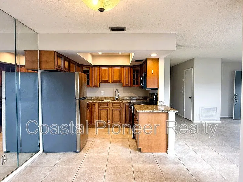 3 bed, 2.0 bath, 1160 sqft, $2,150 — Photo 4