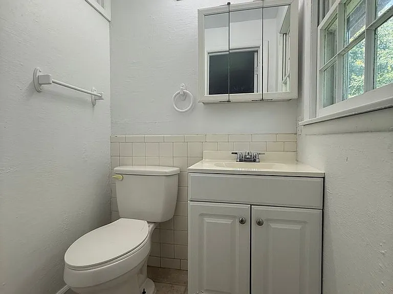 844 W Valley Ct — Photo 11