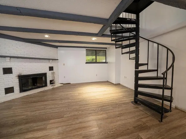 32 Saginaw Trl, Guilford, CT