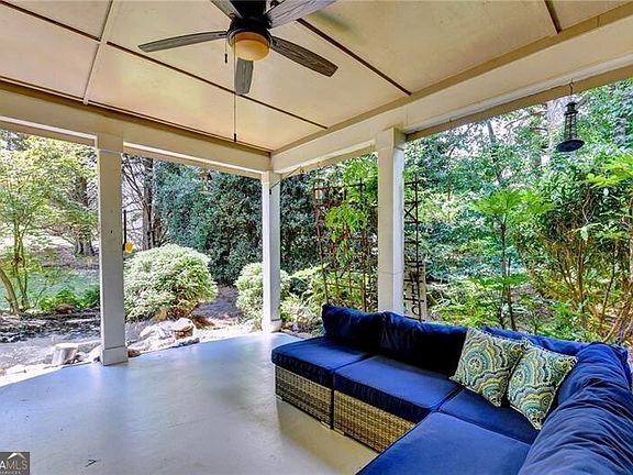3rd image of 315 Willow Crescent Way