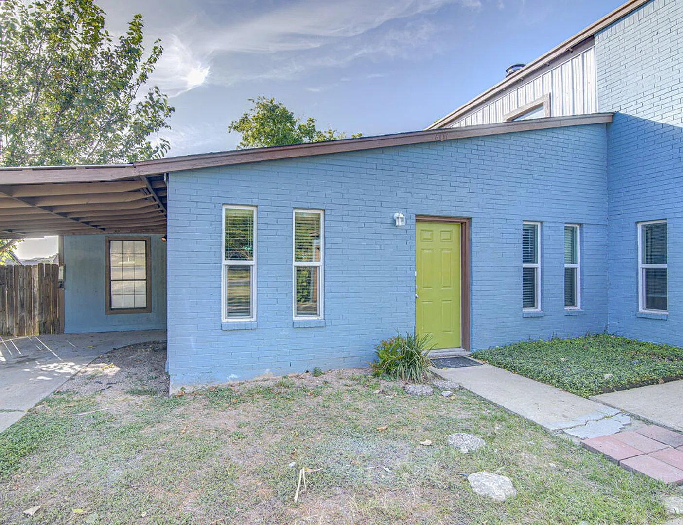1807 Briar Hill Dr — Photo 3